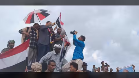 الانتقالي يعلن السيطرة على مقر الخاصة ومحافظ سقطرى: تعرضنا لخذلان