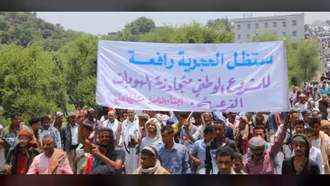 الحجرية تقول كلمتها في مسيرة حاشدة: نرفض الاستحداثات العسكرية -بيان