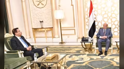 هادي يؤكد أهمية تعزيز الاستقرار في المهرة وتوفير الخدمات