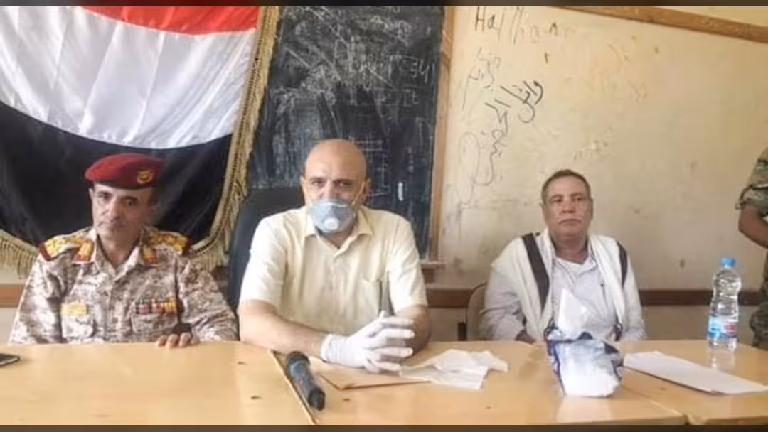 محافظ تعز خلال استلام وتسليم قيادة اللواء 35 مدرع: العدو يتربض بالمحافظة