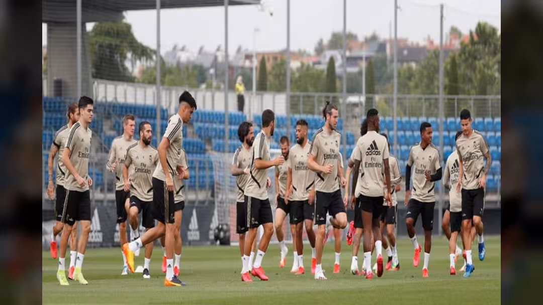 ريال مدريد يعلن إصابة أحد لاعبيه بكورونا