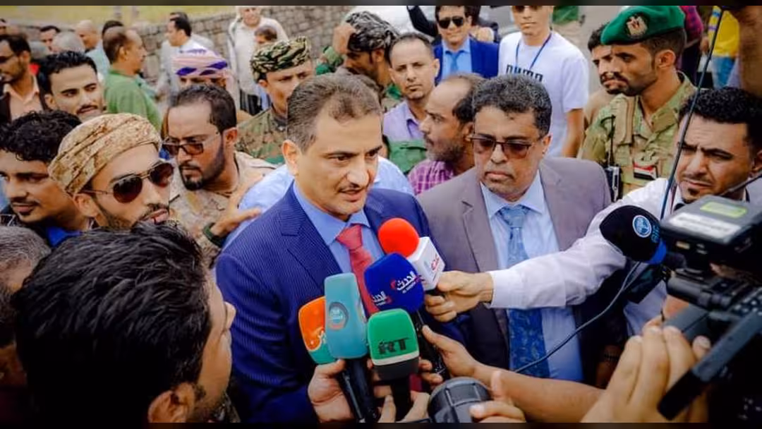 وسط احتفاء كبير.. محافظ عدن لملس يصل ويعلن: أولويتنا هي الخدمات