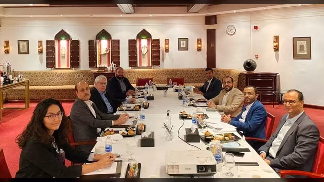 غريفيث يستأنف تسويق "الإعلان المشترك" بلقاء وفد الحوثيين في مسقط