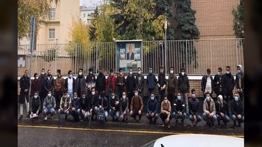 طلاب اليمن في روسيا يواصلون اعتصامهم المفتوح لليوم 19 على التوالي