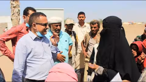 السعدي يشدد على تحسين أوضاع النازحين في مديريات الحديدة المحررة