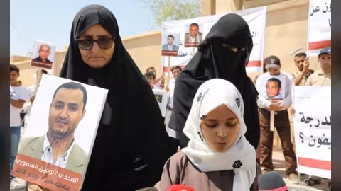 رايتس ووتش توثق شهادات صحفيين حول سجون الحوثيين وتطالب بإطلاق آخرين
