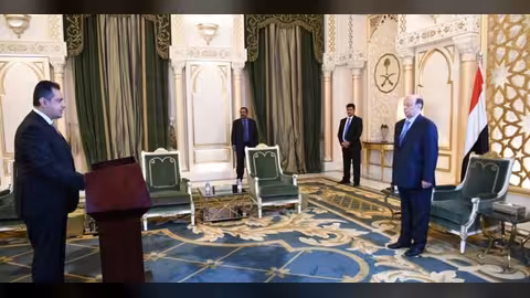 الحكومة اليمنية الجديدة تؤدي اليمين الدستورية امام الرئيس هادي