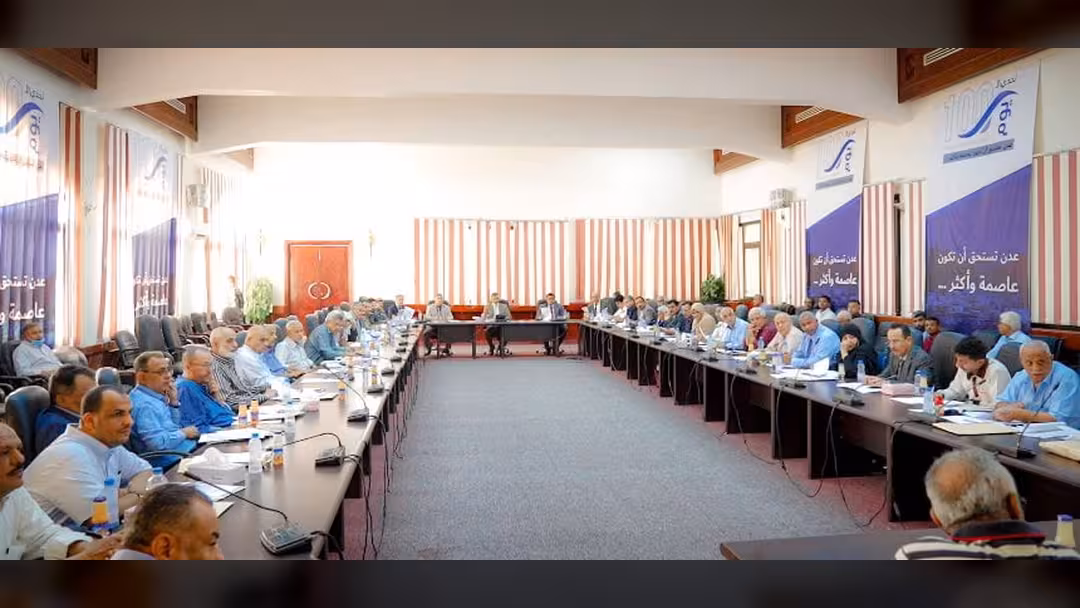لملس يوجّه مدراء المكاتب التنفيذية في عدن بتهيئة الأجواء لعودة الحكومة