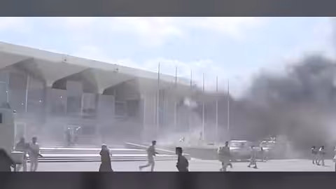 بالأسماء.. حصيلة ضحايا استهداف مطار عدن من المسؤولين والإعلاميين
