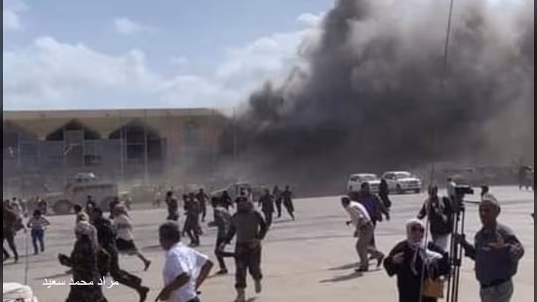 رويترز: فريق الخبراء يحمل الحوثيين مسؤولية الهجوم على مطار عدن