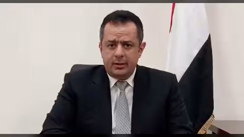 فيديو - كلمة معين عبدالملك إلى اليمنيين بعد استهداف مطار عدن