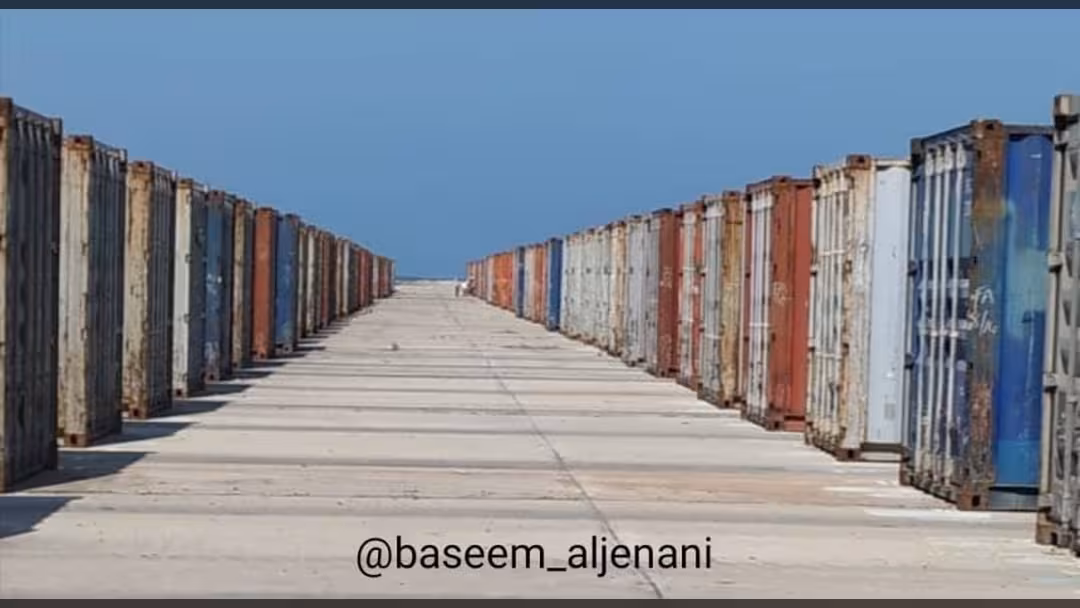 صورة - حاويات منتهية الصلاحية تتبع برنامج الأغذية العالمي في الحديدة