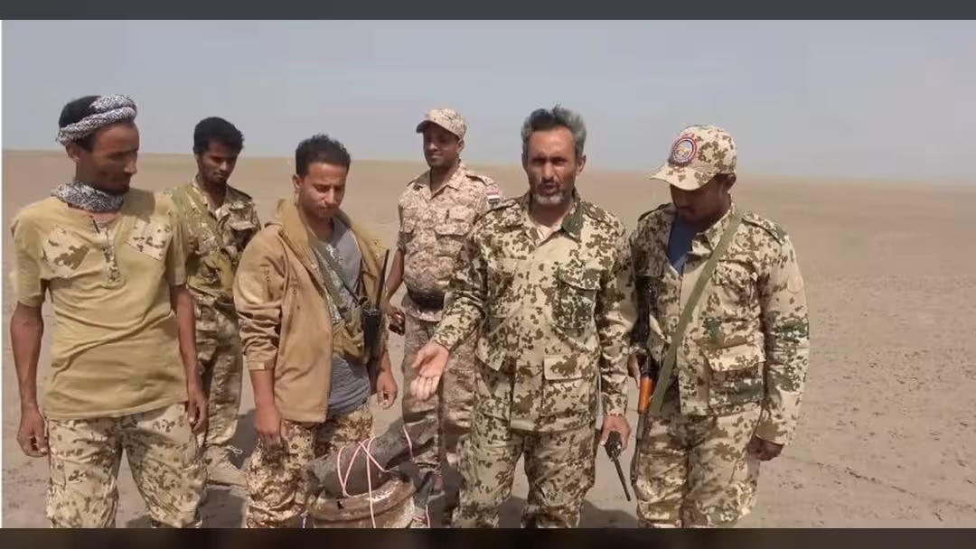 بالفيديو: القوات المشتركة تتخلص من لغم بحري زرعه الحوثيون