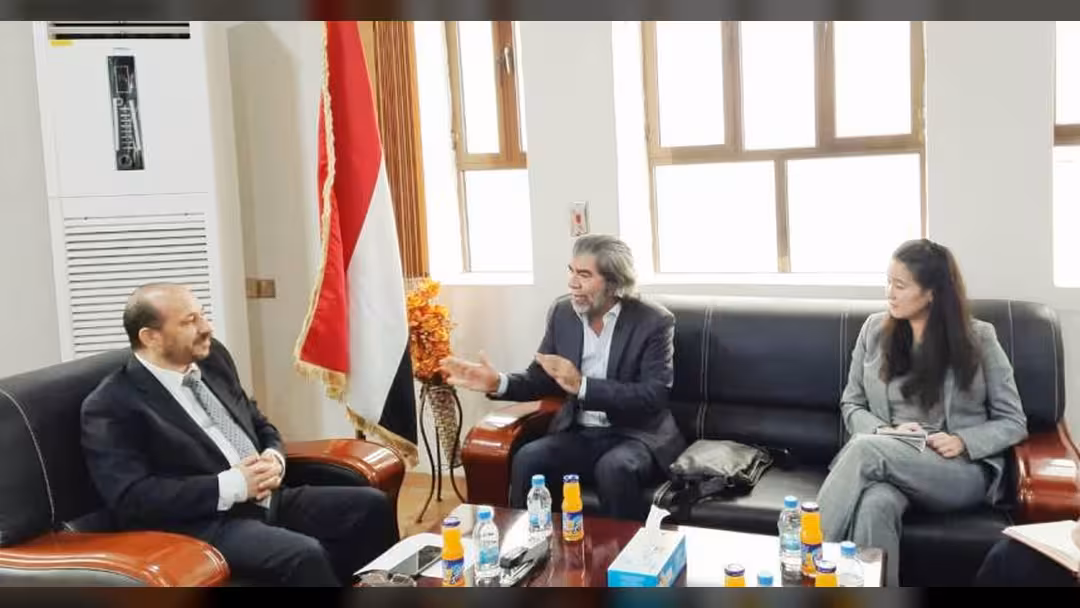 الوزير العوج لمكتب المبعوث الأممي: يجب تحييد قطاع الاتصالات في اليمن