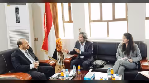 الوزير العوج لمكتب المبعوث الأممي: يجب تحييد قطاع الاتصالات في اليمن