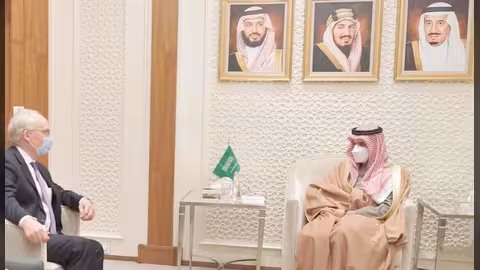 المبعوث الأمريكي إلى اليمن يبدأ جولة بالمنطقة ويجري لقاءات في السعودية