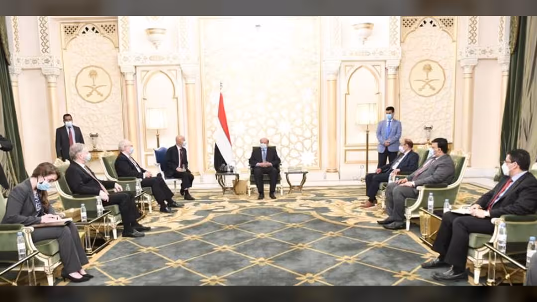 الرئيس هادي للمبعوث الأمريكي: مليشيات الحوثي لم تلتزم باتفاق ستوكهولم