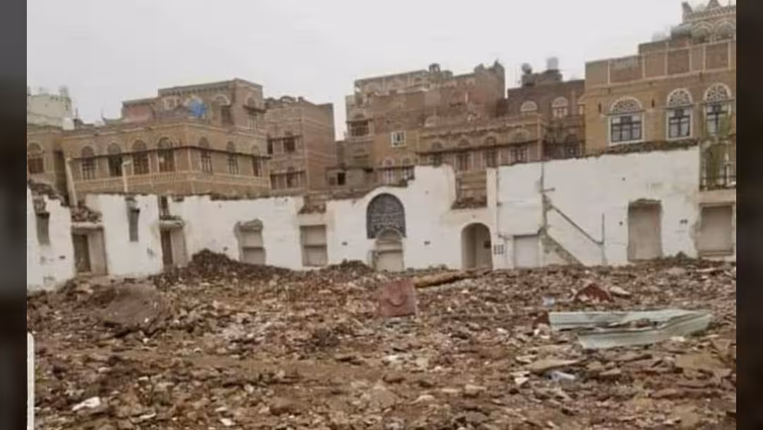 وثيقة وصور.. الكشف عن قيام الحوثيين بهدم مسجد النهرين في صنعاء