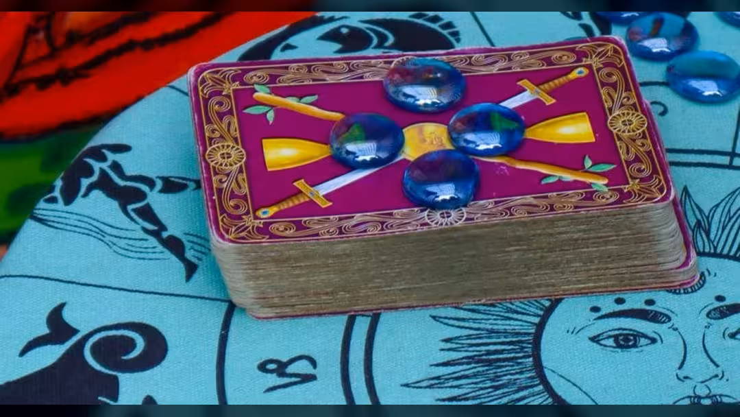 خسرن أموالاً وراء العرافات وقارئات الفنجان.. فكيف كانت النتائج؟