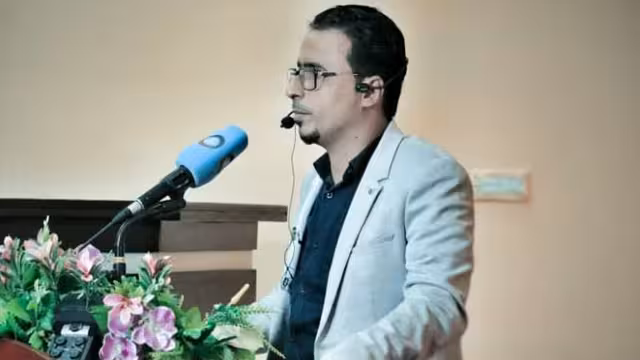 فعاليات يوم الشعر العالمي: جامعة عدن تحتفي بالشاعر أسامة المحوري