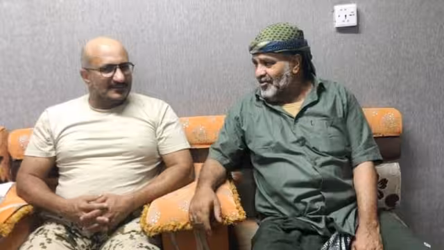 طارق صالح باستقبال العميد الورد: جهود وساطة بُذلت قبل عملية تحريره