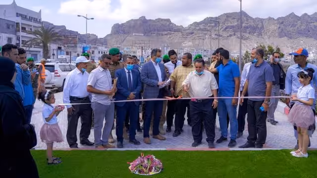 محافظ عدن يفتتح حدائق في المعلا ويقر ترتيبات رمضان