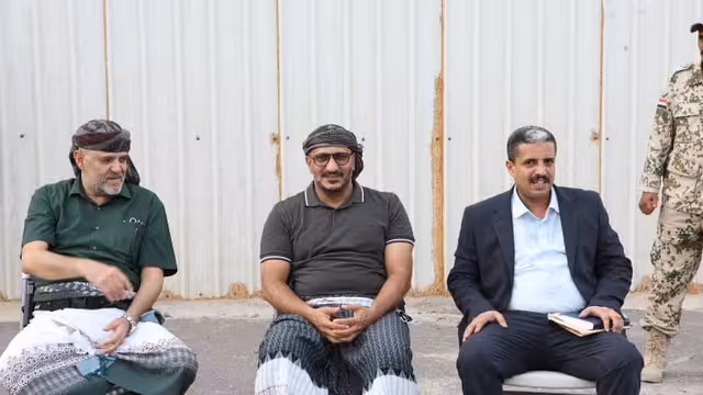 بالفيديو لقاء طارق صالح مع محافظ تعز: تنسيق مشترك ومتكامل