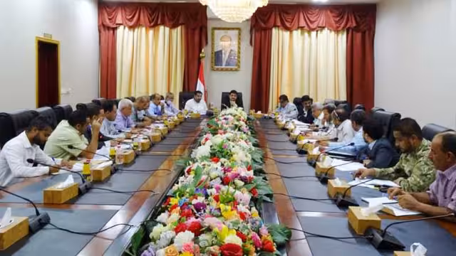 عدن: لجنة حكومية تناقش إجلاء العالقين اليمنيين في الهند