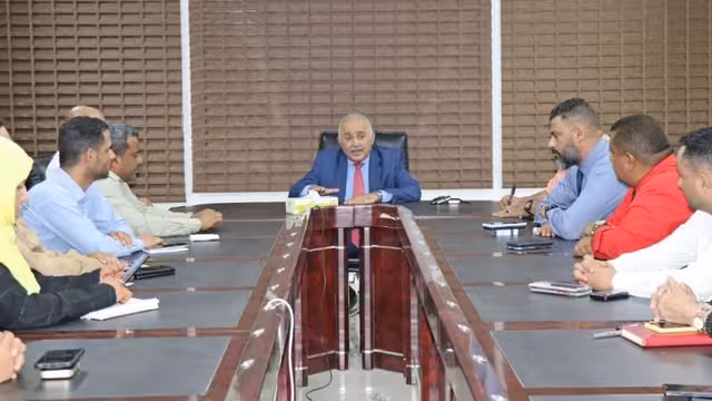 المركزي اليمني يلوح بإجراءات ضد البنوك المخالفة للنظام المالي