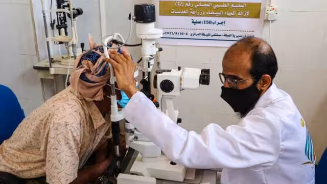تدشين المخيم الطبي المجاني لإزالة المياه البيضاء بمحافظة المهرة