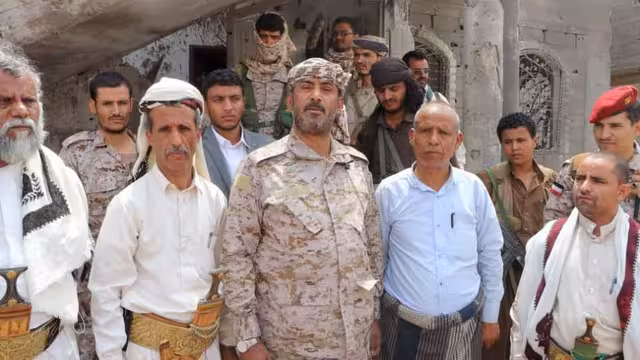 الفريق صغير عزيز من منزله المدمر في مأرب: لا غير الأطفال والنساء