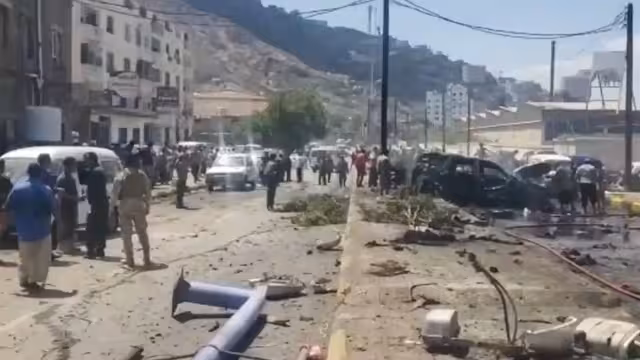 انفجار يستهدف محافظ عدن لملس وسقوط قتلى وجرحى