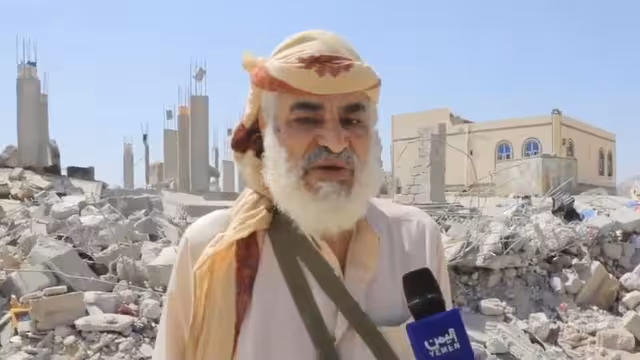 بالفيديو الشيخ عبداللطيف القبلي من ركام منزله: الحوثي يريدنا عبيداً وسيهزم