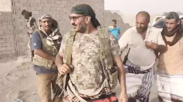 طارق صالح بزيارة ميدانية لمنتسبي المقاومة: البقاء على أهبة الاستعداد