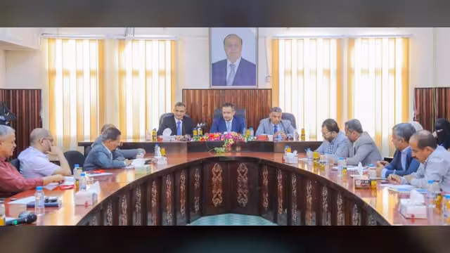 كلمة رئيس الوزراء الاستثنائية بديوان محافظة عدن.. خارطة عمل وأسلوب خطاب