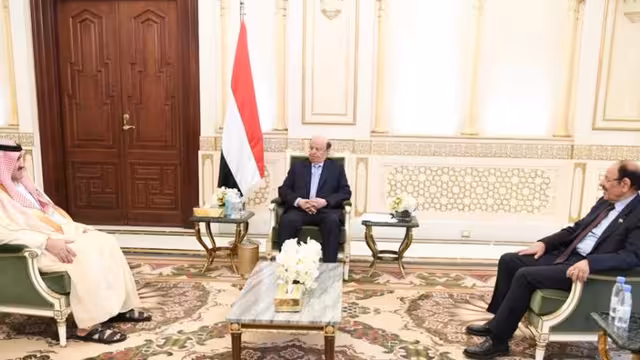 اليمن يطلب من السعودية التدخل لوقف الانهيار الاقتصادي