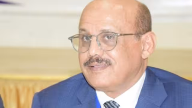 أحمد غالب محافظ البنك المركزي اليمني ومهمة إنقاذ الاقتصاد.. من هو؟