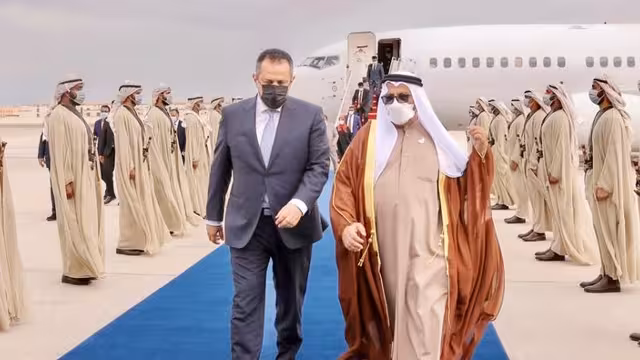 رئيس الحكومة اليمنية يبدأ زيارة رسمية إلى الإمارات