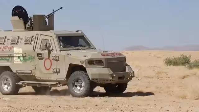 طارق صالح يطمئن على صحة قائد اللواء عمالقة: حديث الجبهات