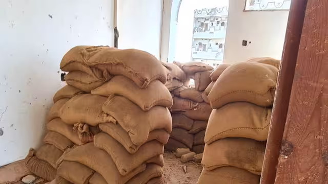 رئيس الحكومة مع تقدم حجة: ميليشيات الحوثي تواجه خسائر غير مسبوقة