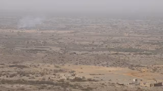 معارك محتدمة في حرض مع محاولات الحوثيين استعادة مواقع