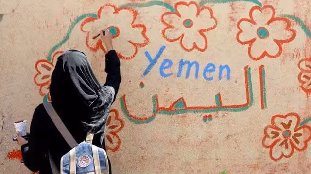 طارق صالح يهنئ إكليلات اليمن في يوم المرأة العالمي