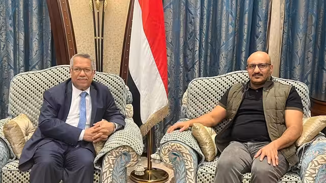 بن دغر يلتقي العميد طارق صالح ويشيد بدور المقاومة الوطنية