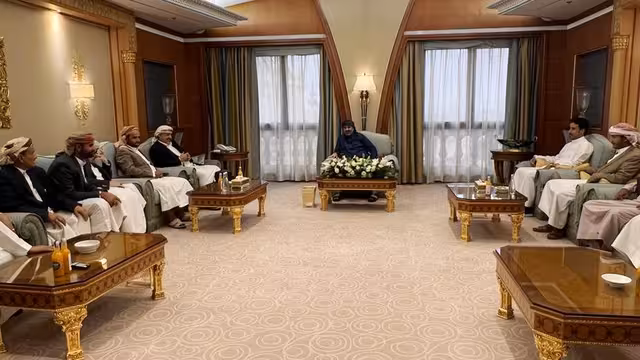 نائب الرئيس الزبيدي يعقد لقاءات مع قيادات الدفاع والداخلية ووفد من مأرب