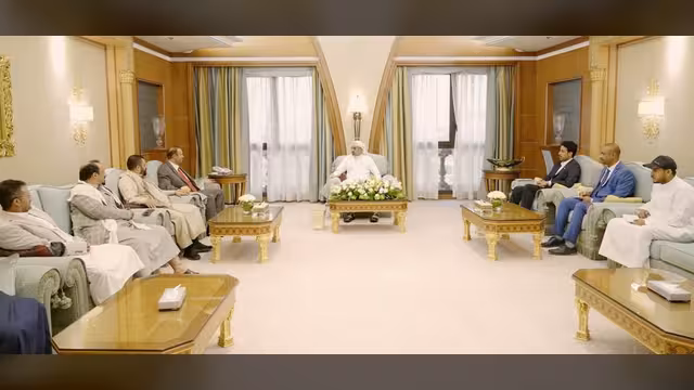 الزبيدي يستقبل وفدا من مشائخ وأعيان صنعاء: مرحلة مختلفة