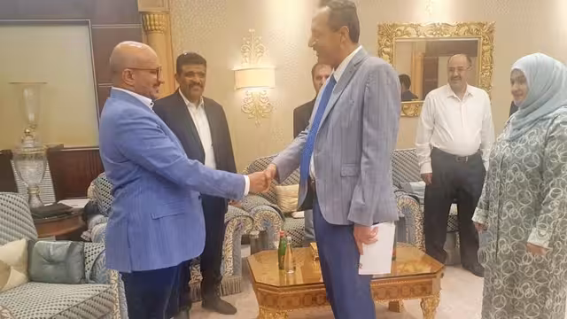 صحيفة: تحضيرات لعودة أعضاء المجلس الرئاسي في اليمن إلى الداخل