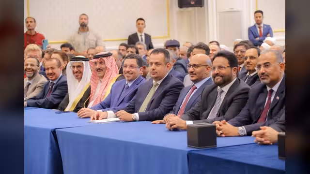 لحظة يا زمن.. هنا عدن: المجلس الرئاسي يؤدي اليمين الدستورية