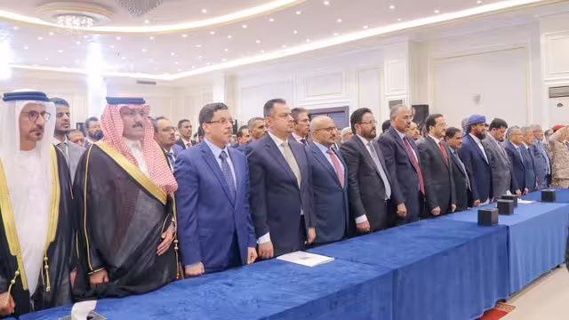 صور - المجلس الرئاسي اليمني يؤدي اليمين الدستورية في عدن