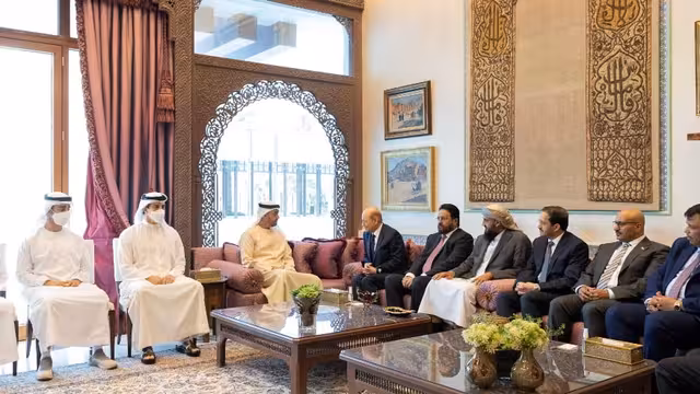 مجلس القيادة اليمني يعقد جلسة مباحثات مع ولي عهد أبوظبي