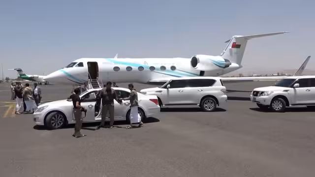 جوازات الحوثي وشبهات التزوير وتهريب قيادات إيرانية.. كيف أعاقت رحلات مطار صنعاء؟